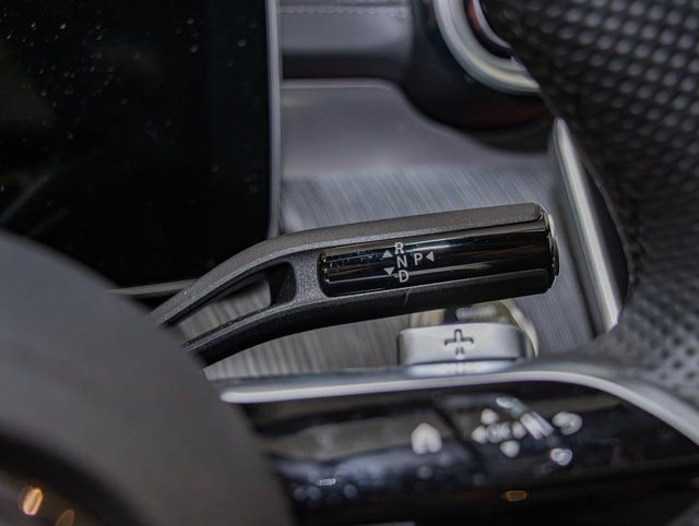 Used 2025 Mercedes-Benz C 300 4MATIC Sedan image 17