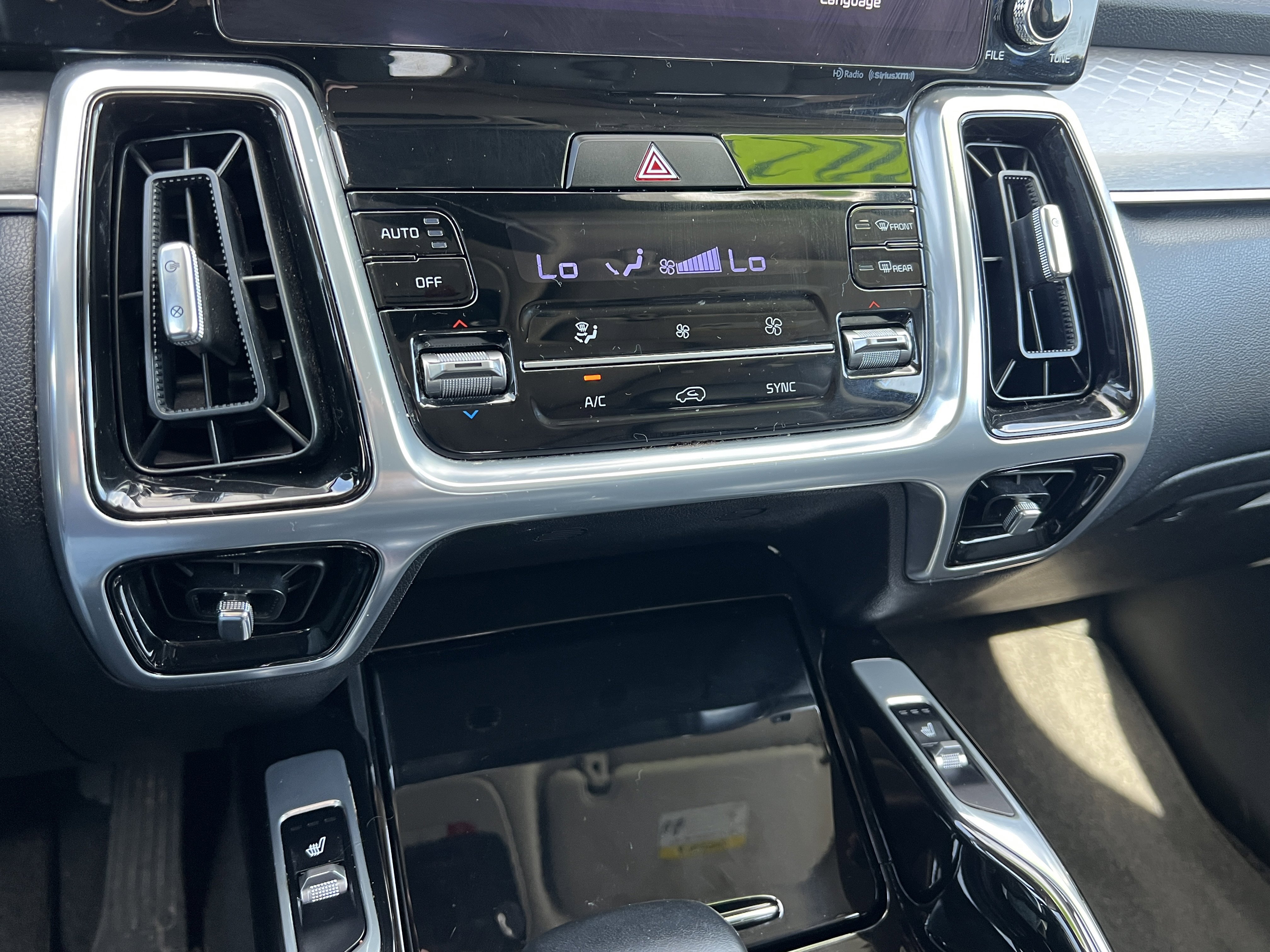 Certified 2023 Kia Sorento SX image 32