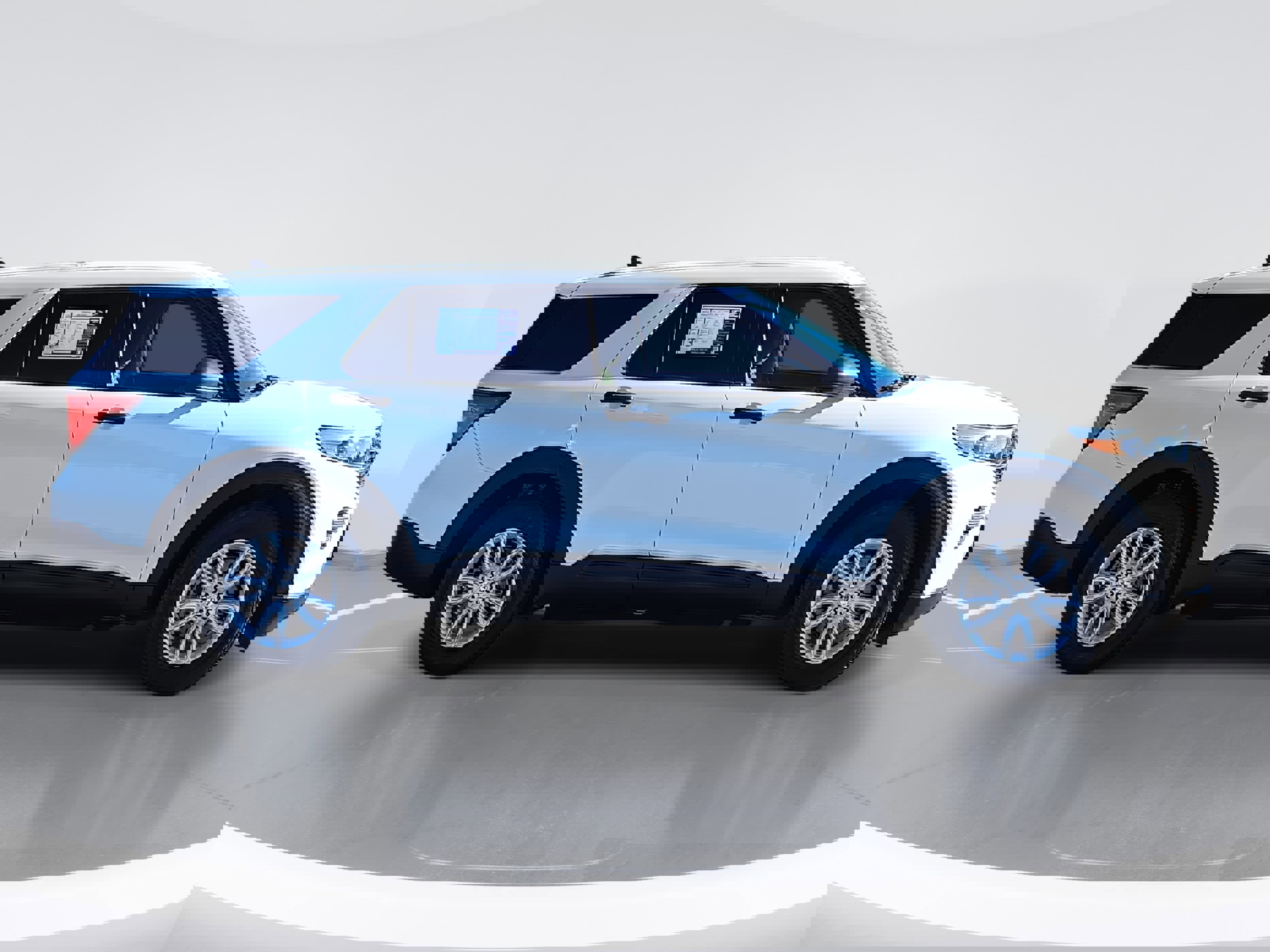 Used 2021 Ford Explorer 4WD image 2