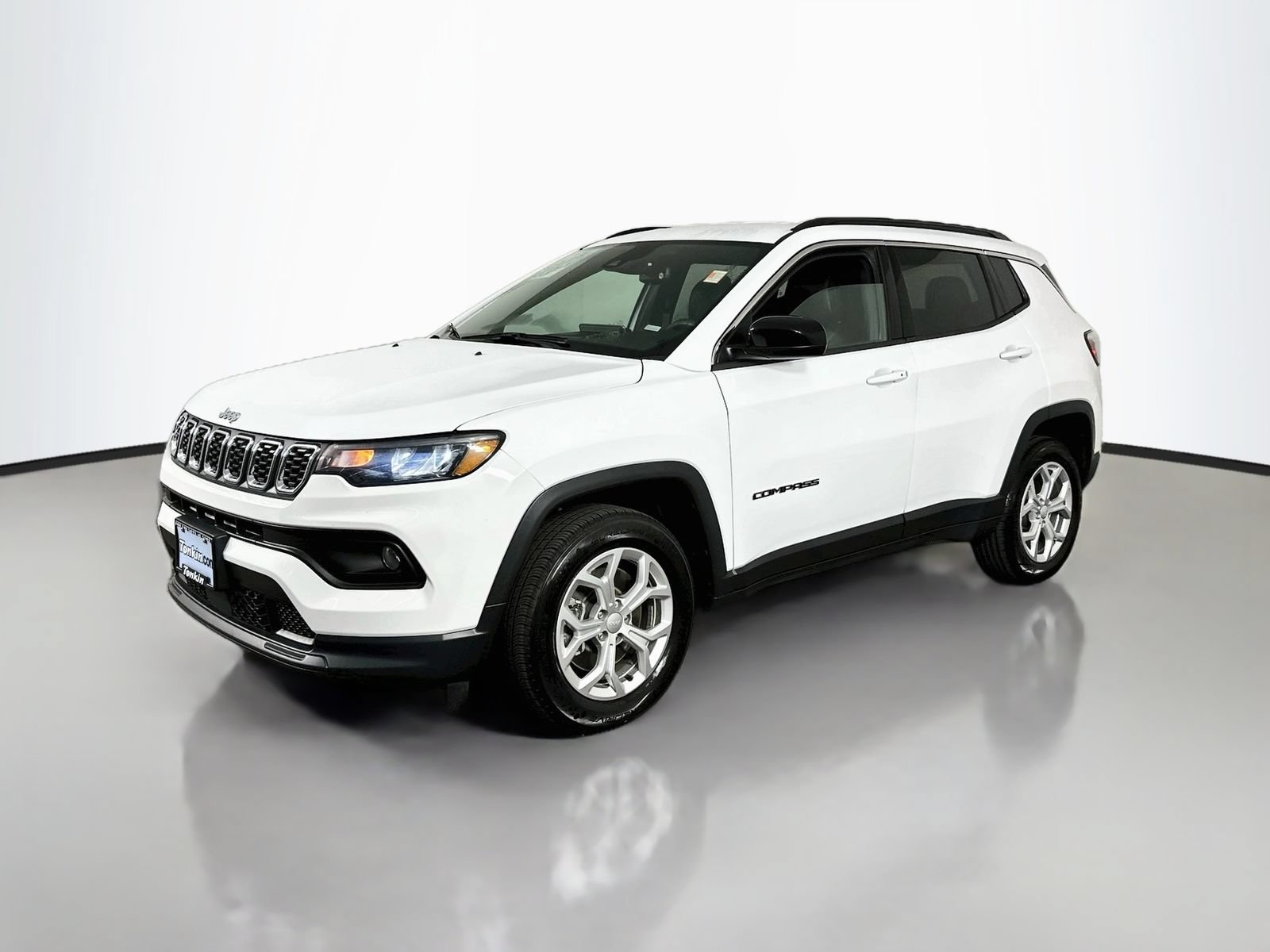 Used 2024 Jeep Compass Latitude AWD/4WD image 4