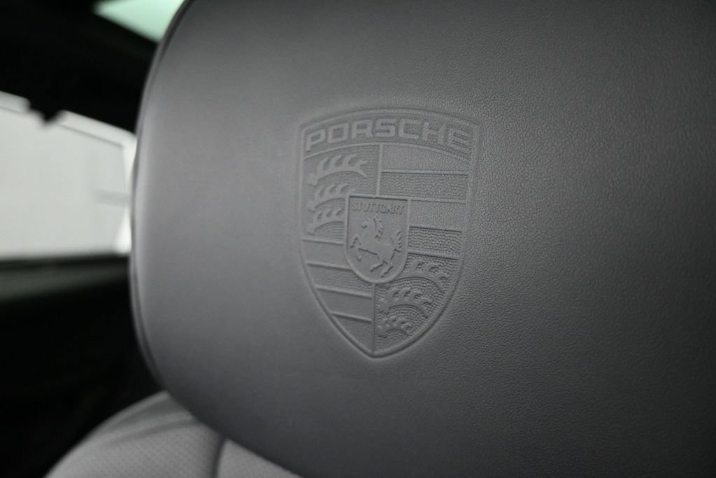 Certified 2026 Porsche Macan AWD/4WD image 10
