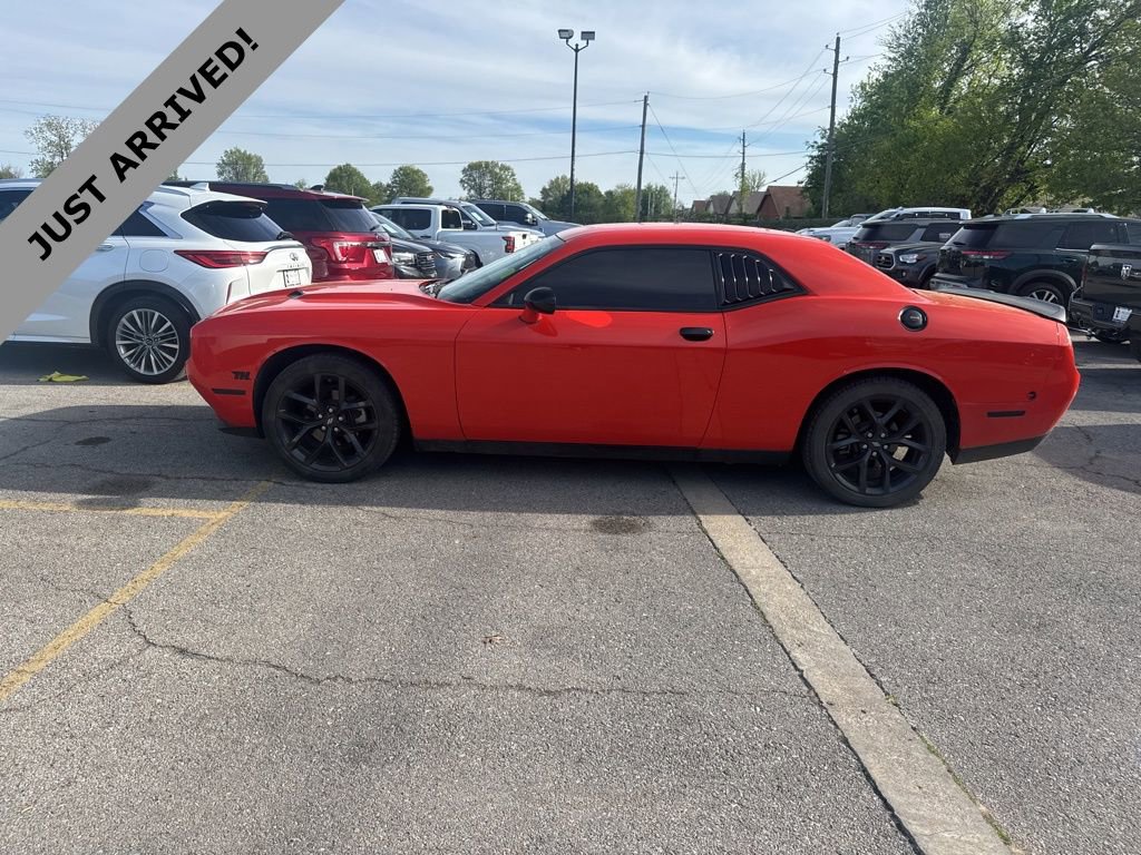 Used 2023 Dodge Challenger SXT w/ Blacktop Package image 8