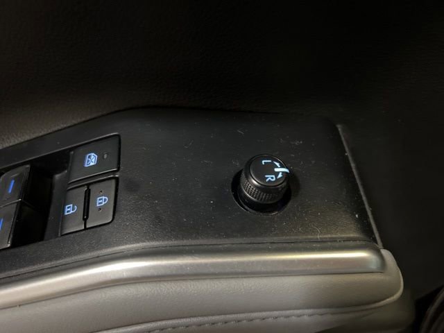 Used 2022 Toyota Highlander XLE AWD/4WD image 52