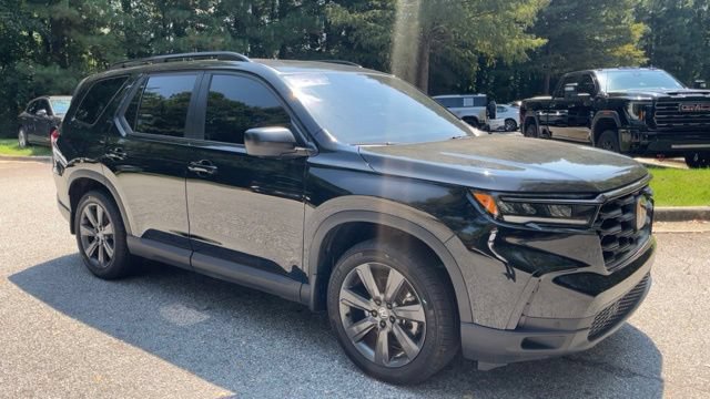 Used 2025 Honda Pilot Sport image 2