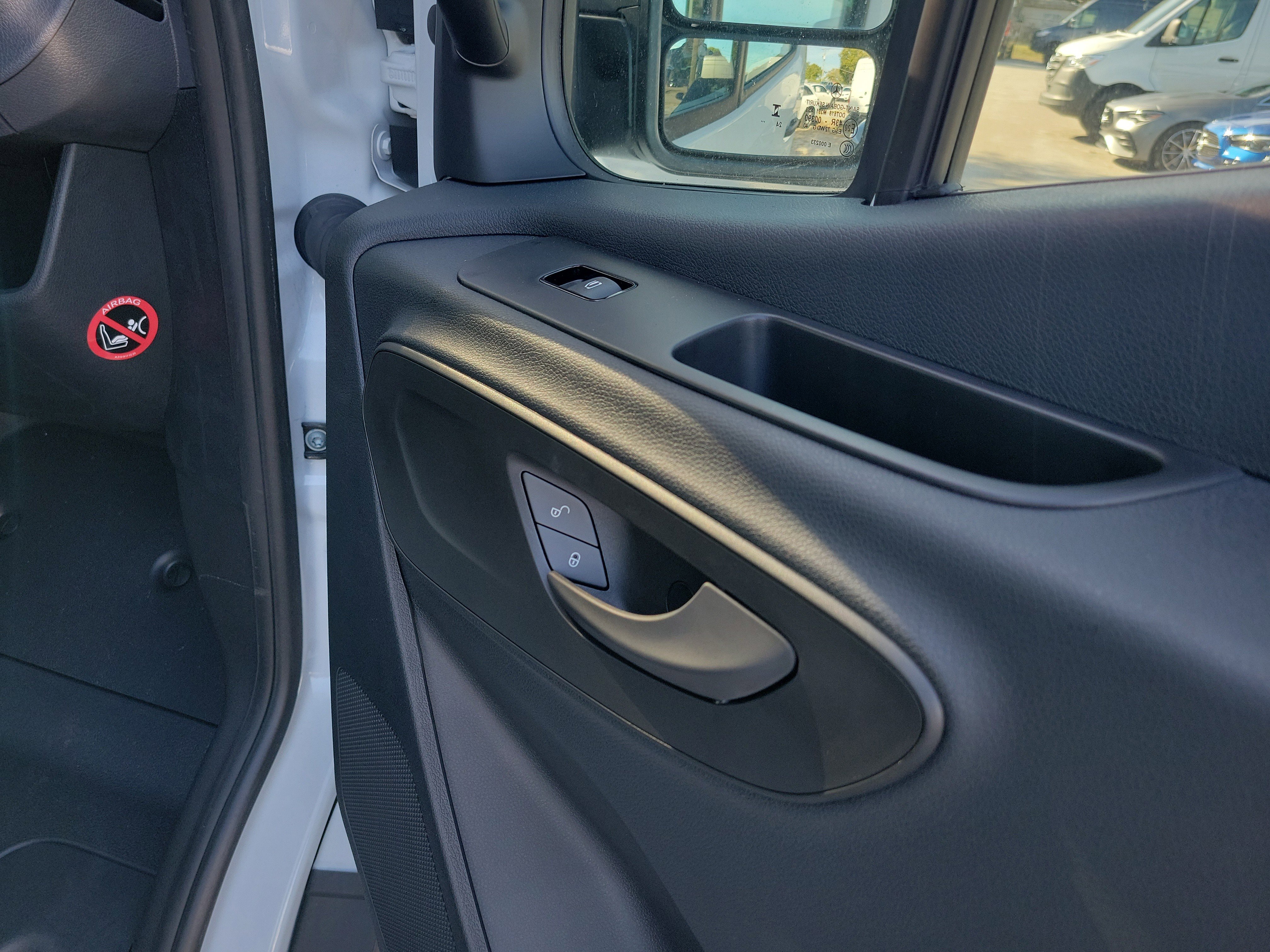 Used 2025 Mercedes-Benz Sprinter 2500 image 25