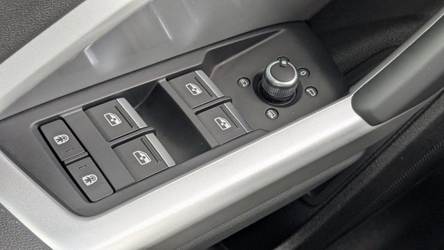 Used 2024 Audi Q3 2.0T Premium Plus w/ Premium Plus Package image 30