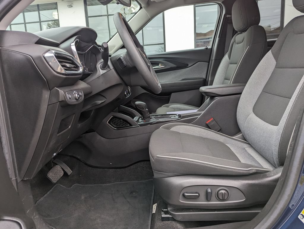 Used 2023 Chevrolet TrailBlazer LT FWD image 13