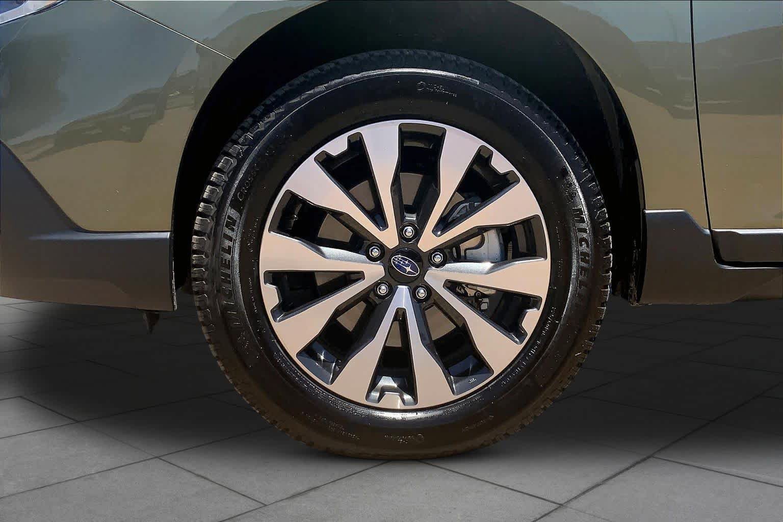 Used 2017 Subaru Outback 2.5i Limited AWD/4WD image 11
