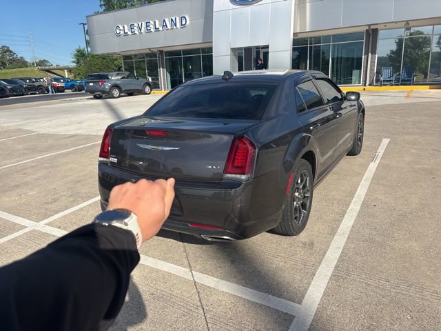 Used 2018 Chrysler 300 Touring w/ Sport Appearance Package AWD/4WD image 5