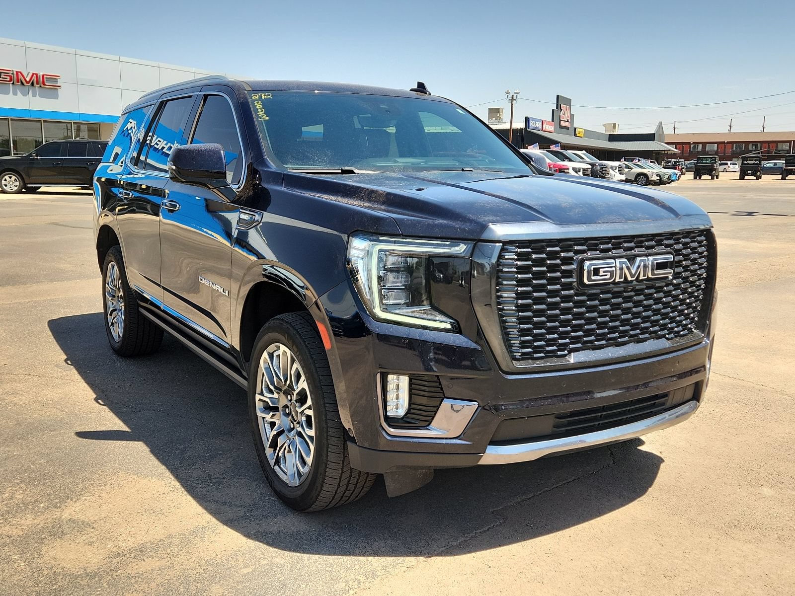 Used 2023 GMC Yukon Denali Ultimate AWD/4WD image 6