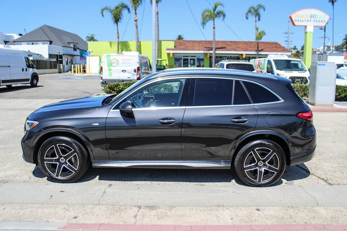 Used 2025 Mercedes-Benz GLC 350e 4MATIC image 2