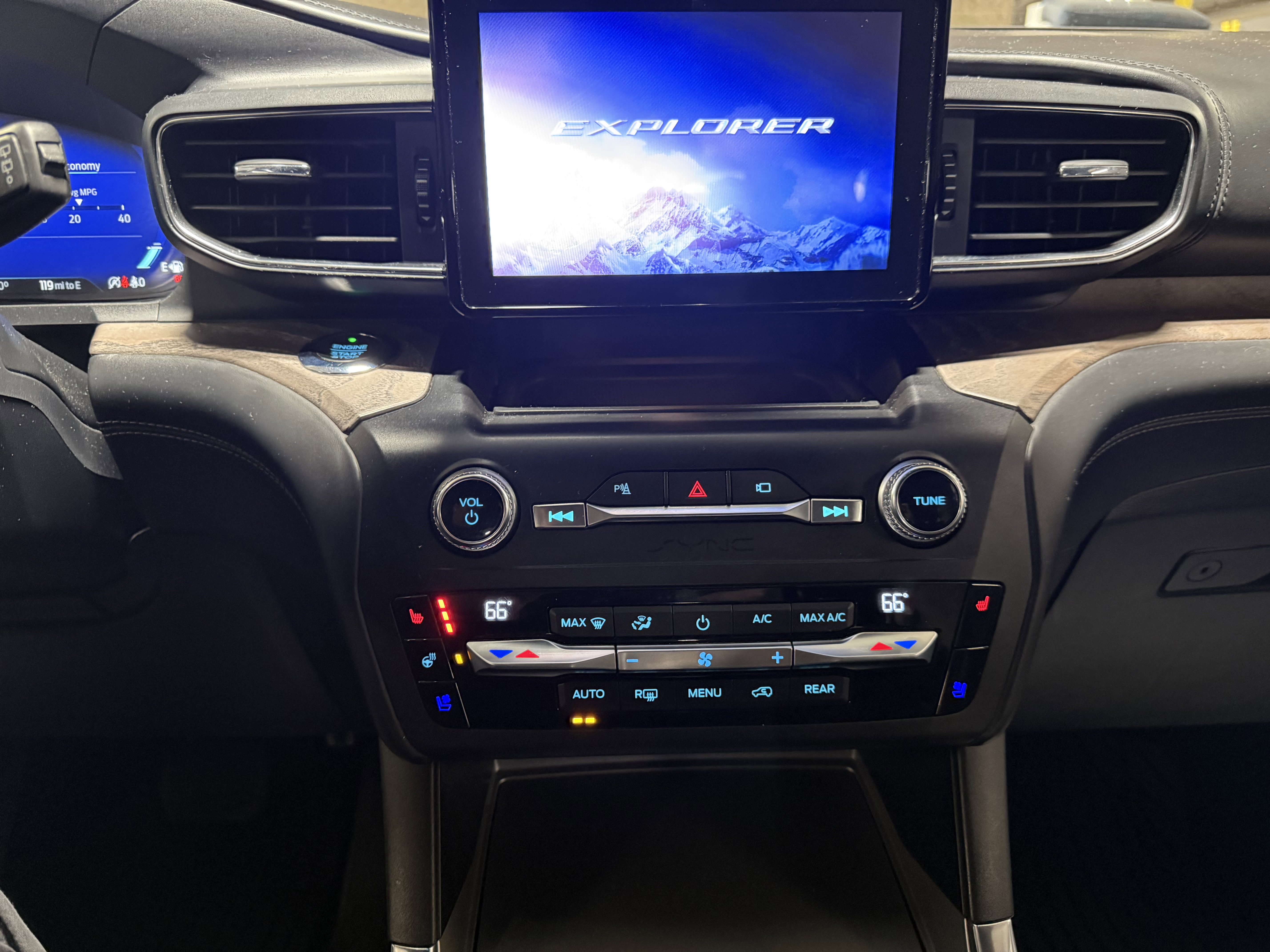 Used 2020 Ford Explorer Platinum AWD/4WD image 16