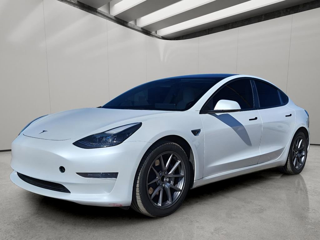 Used 2022 Tesla Model 3 Standard Range image 1