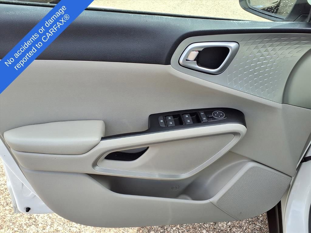 Used 2020 Kia Soul LX image 16