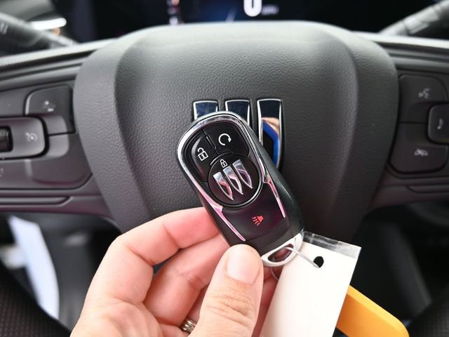 Used 2025 Buick Envista Preferred image 35