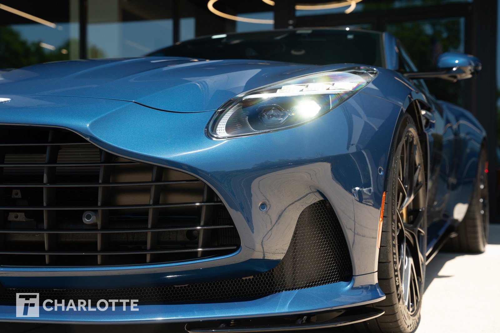 Used 2025 Aston Martin DB12 Coupe RWD image 5