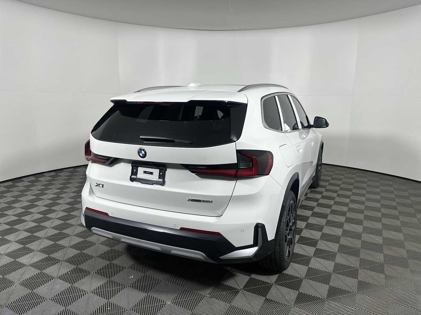 New 2026 BMW X1 xDrive28i image 3
