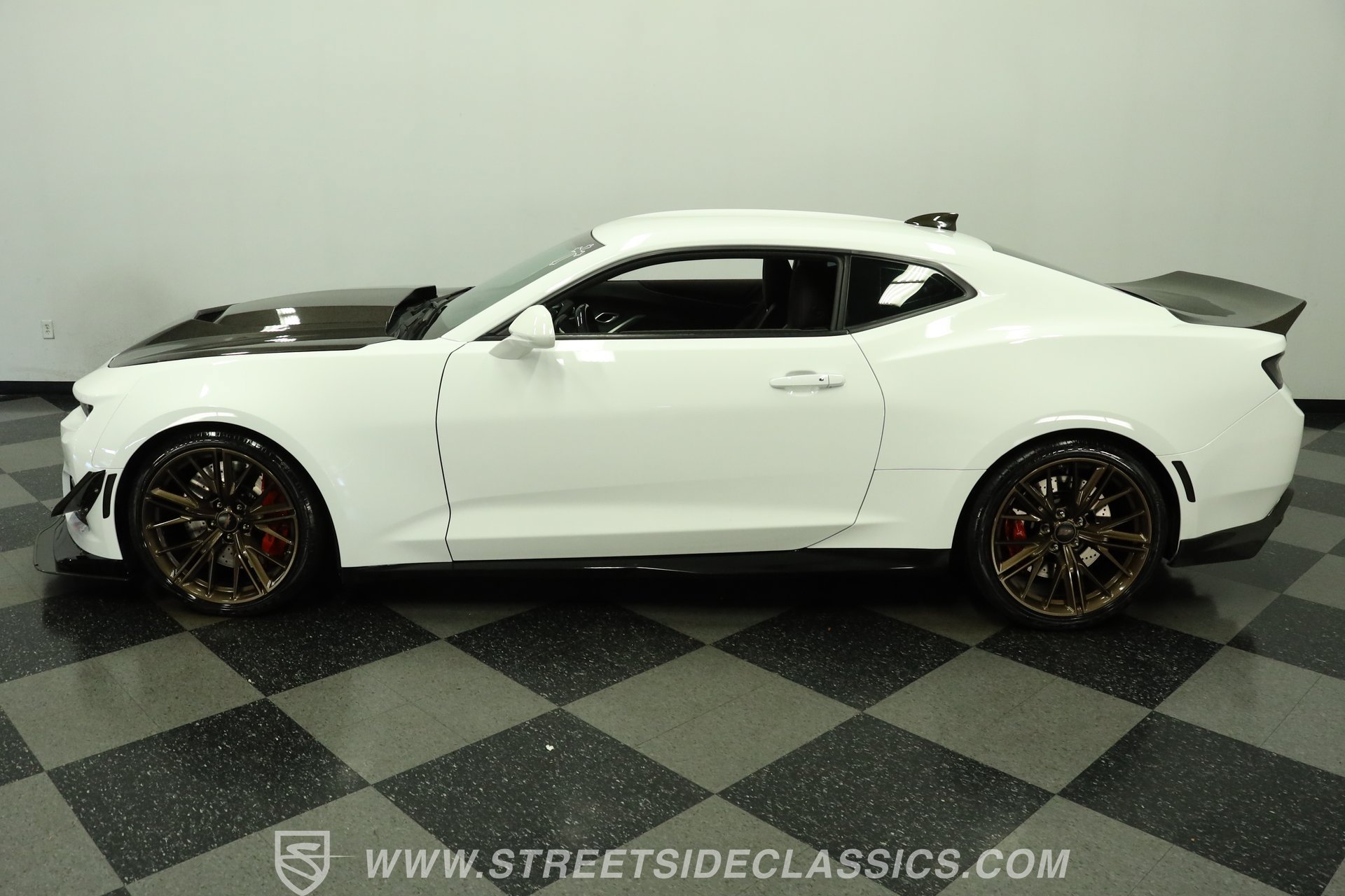 Used 2018 Chevrolet Camaro ZL1 RWD image 2