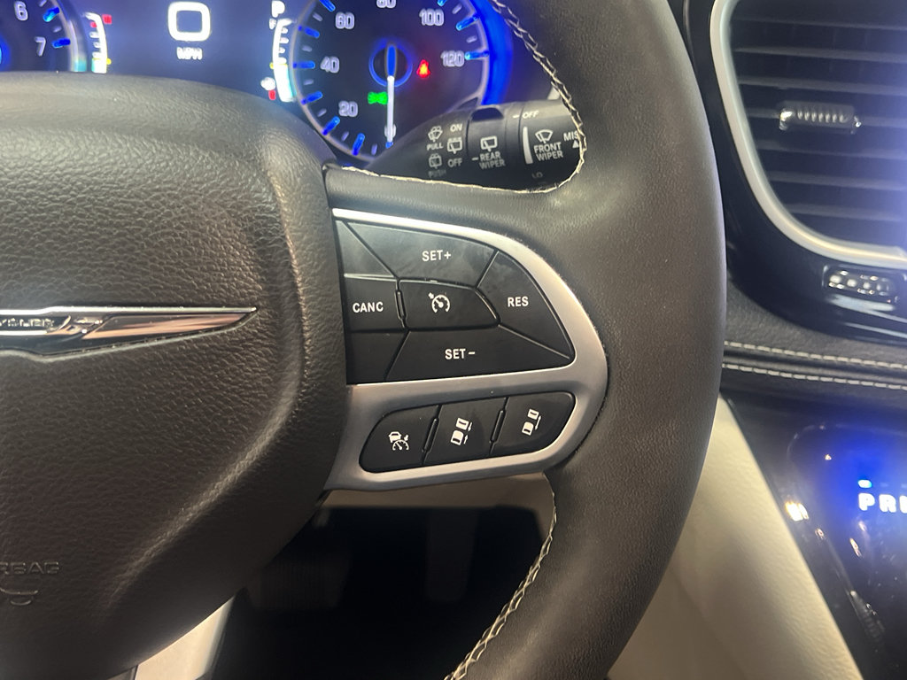 Used 2023 Chrysler Pacifica Touring-L FWD image 29