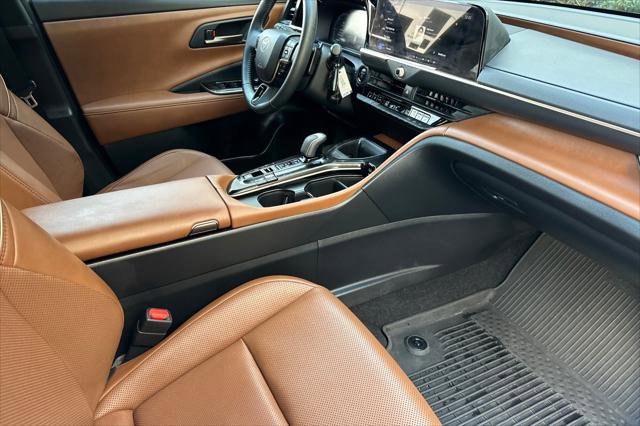 Certified 2025 Toyota Crown Signia image 17