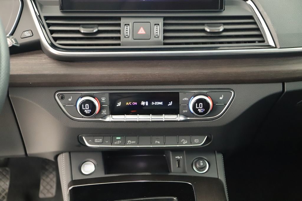 Certified 2025 Audi Q5 e Premium Plus w/ Premium Plus Package image 20
