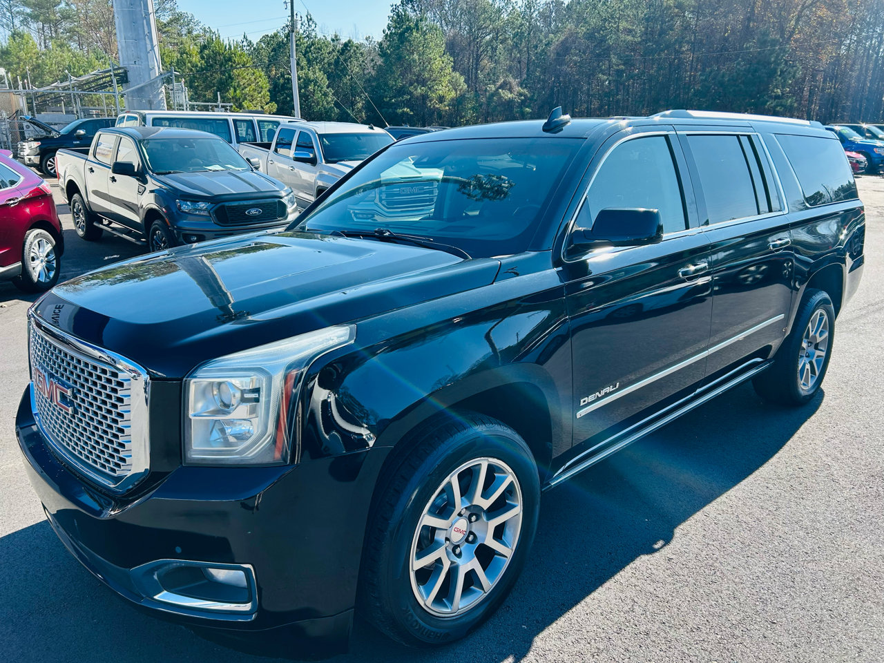Used 2015 GMC Yukon XL Denali w/ Premium Package image 1