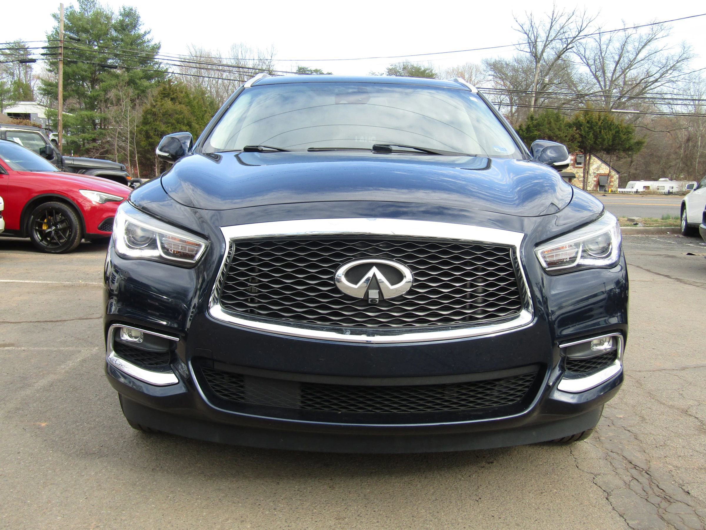 Used 2019 INFINITI QX60 Luxe w/ Essential Package image 2