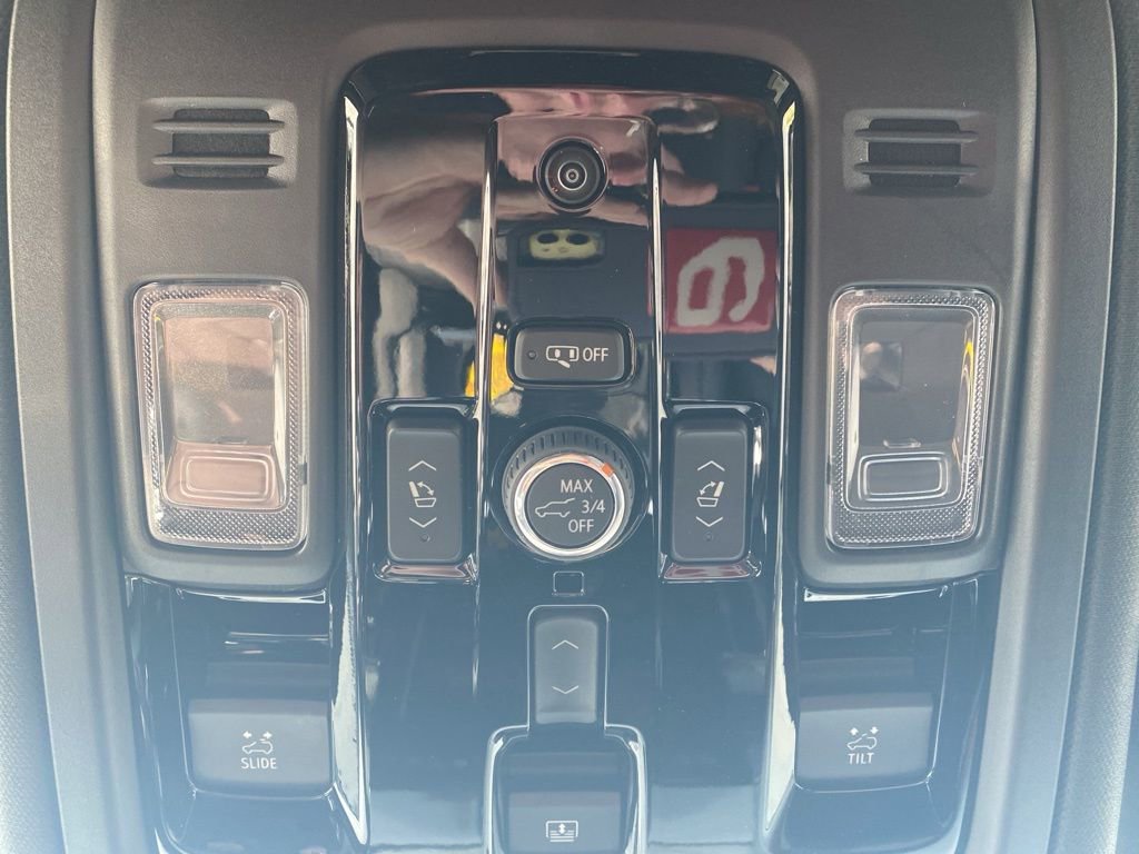 Used 2026 GMC Yukon Denali w/ Advanced Technology Package image 32