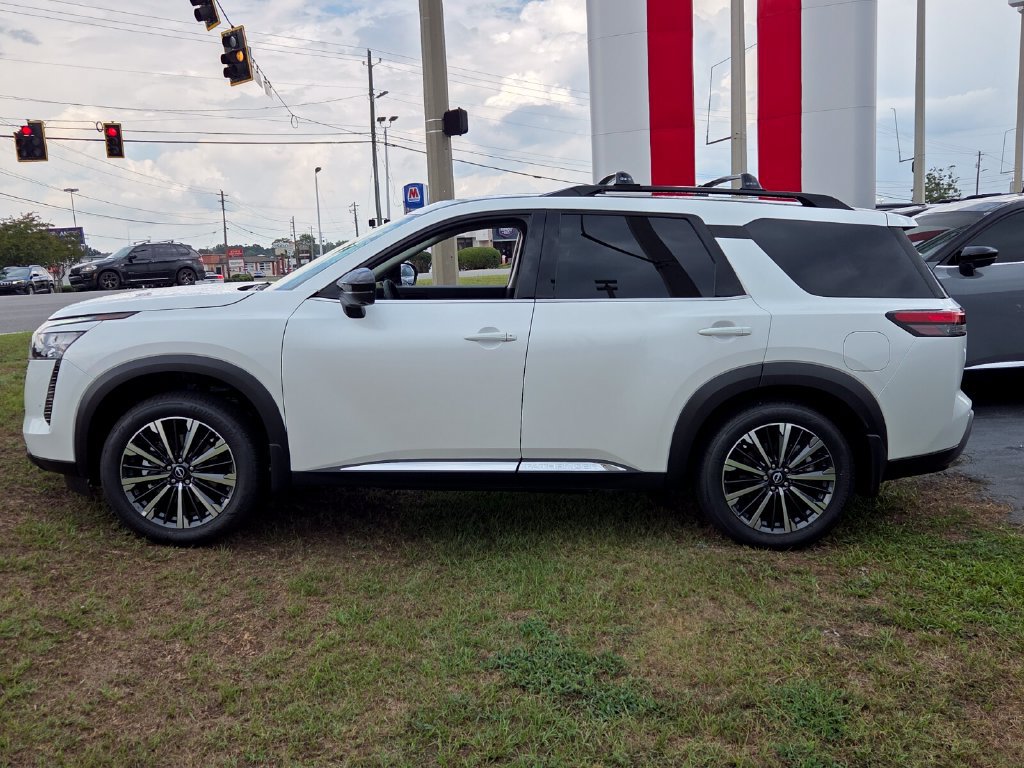 New 2026 Nissan Pathfinder Platinum w/ Accent Package FWD image 2
