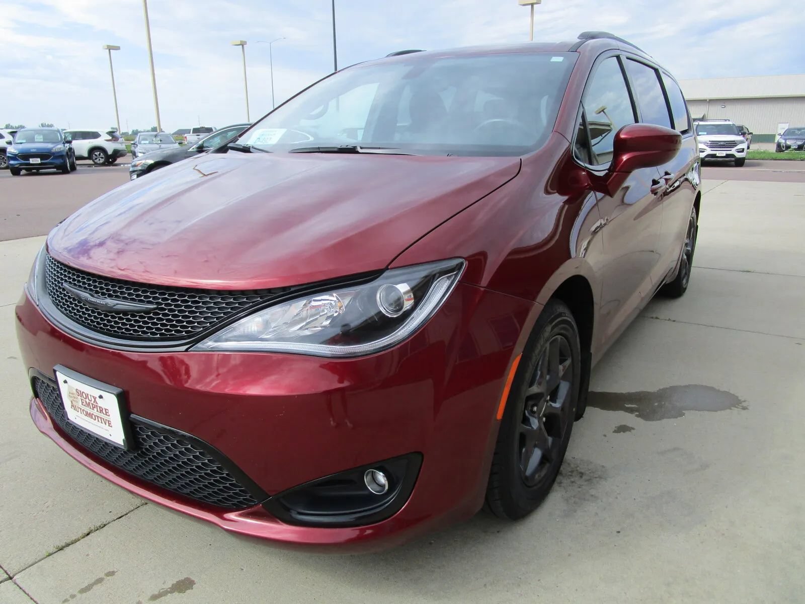 Used 2018 Chrysler Pacifica Touring-L FWD image 5