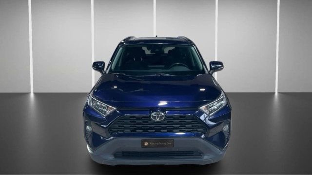 Used 2020 Toyota RAV4 XLE w/ Convenience Package image 2