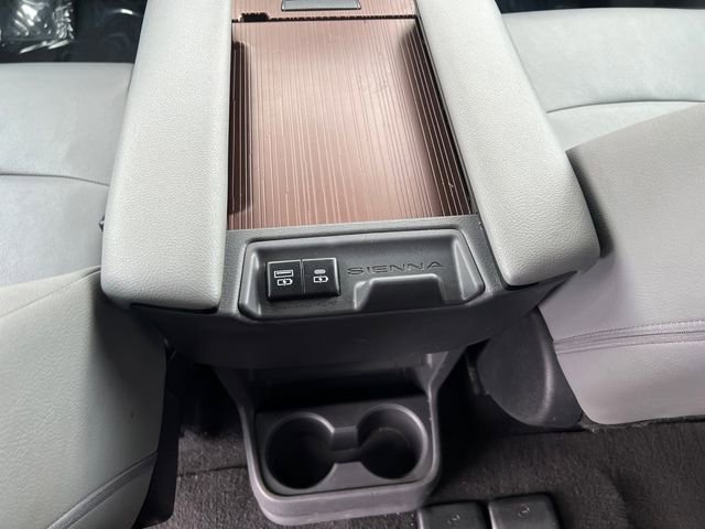 Certified 2024 Toyota Sienna XLE FWD image 22