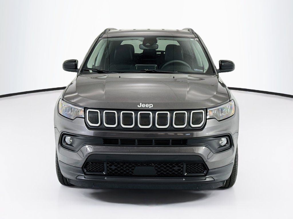 Used 2022 Jeep Compass Latitude FWD image 2