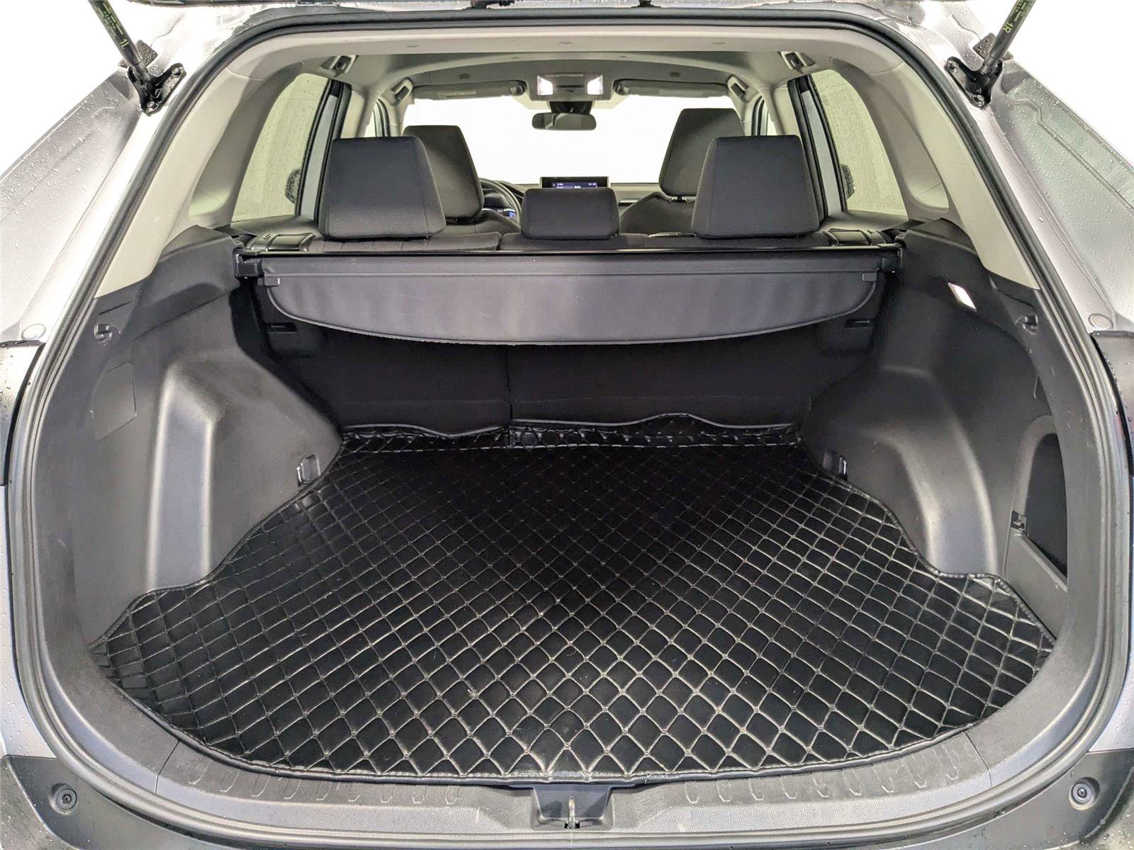 Used 2023 Toyota RAV4 XLE AWD/4WD image 9