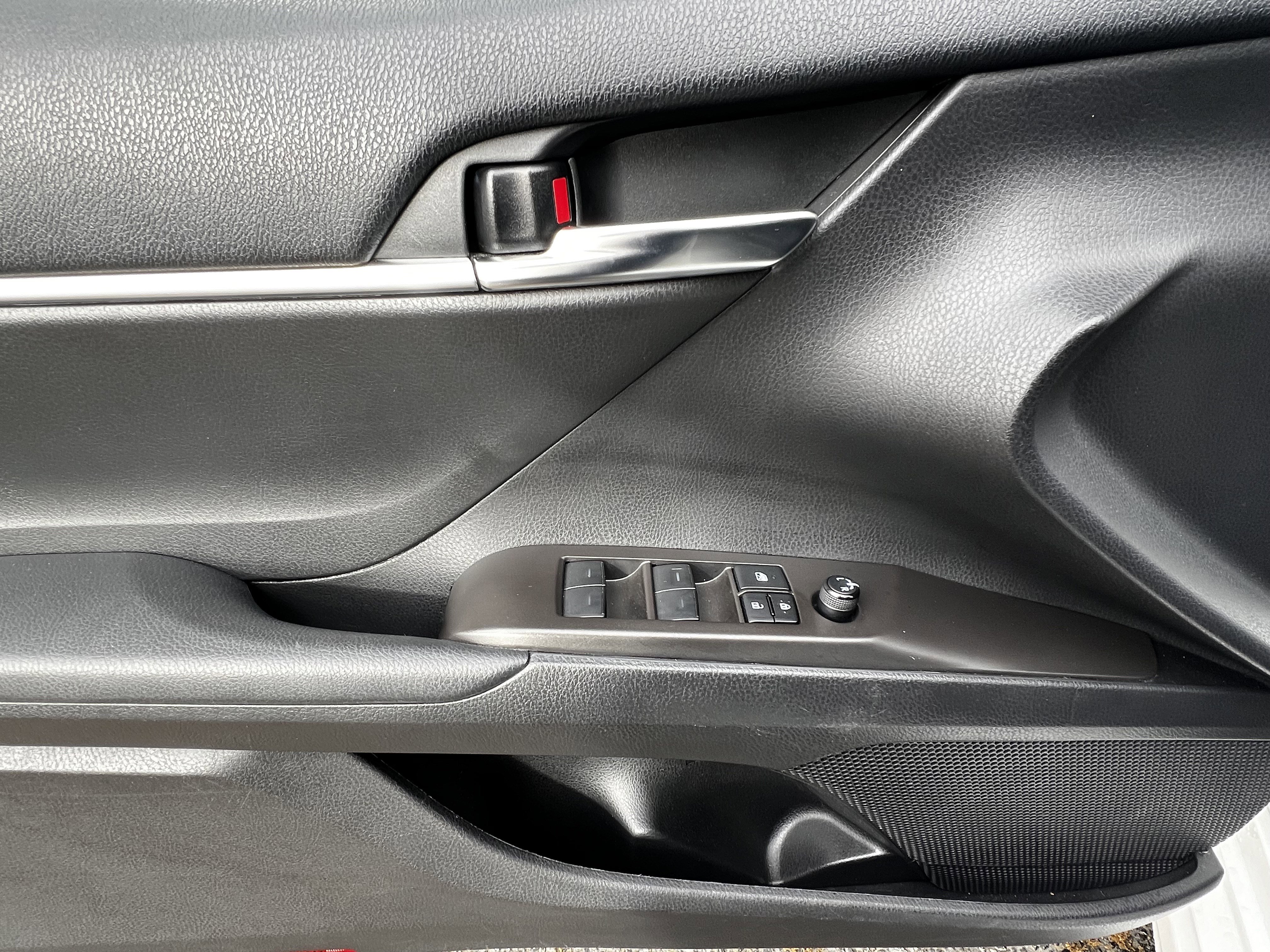 Used 2023 Toyota Camry SE FWD image 13