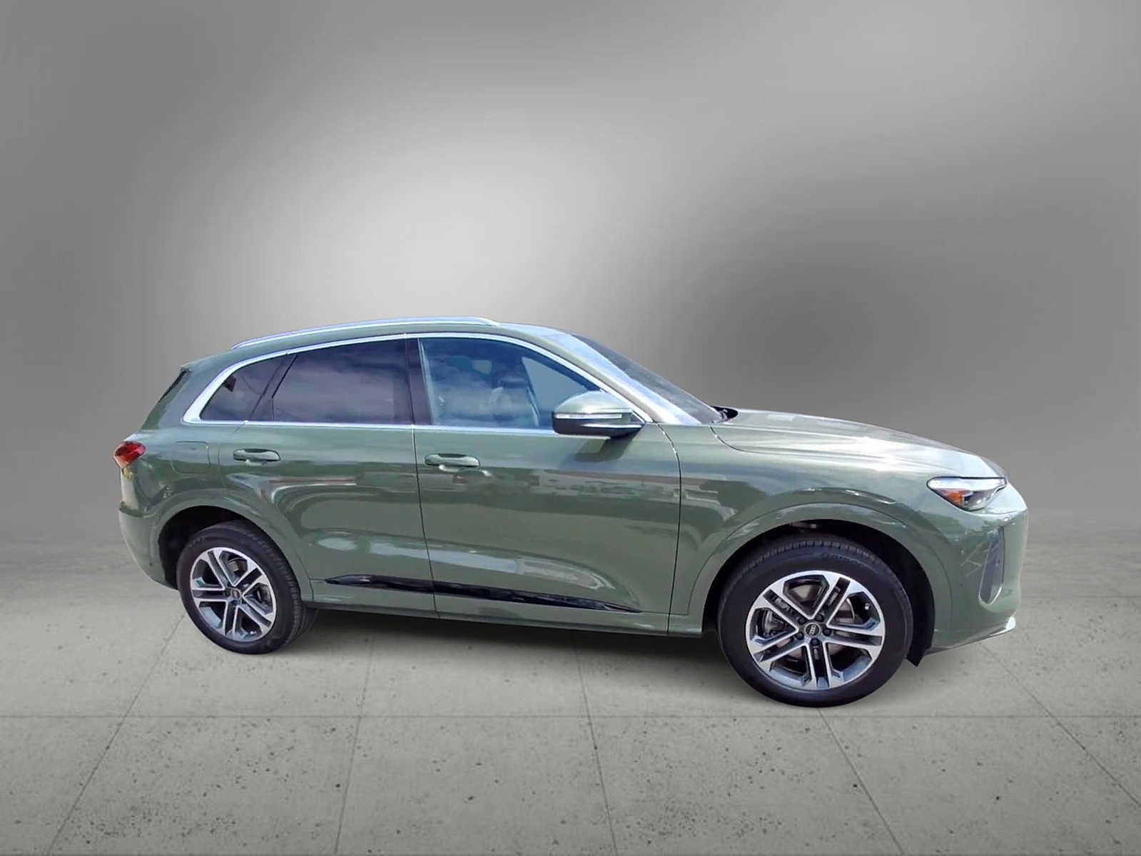 Used 2025 Audi Q5 Premium w/ Premium Plus AWD/4WD image 9