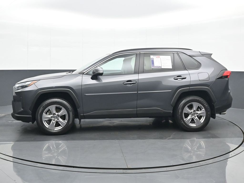 Used 2022 Toyota RAV4 XLE w/ Convenience Package image 3