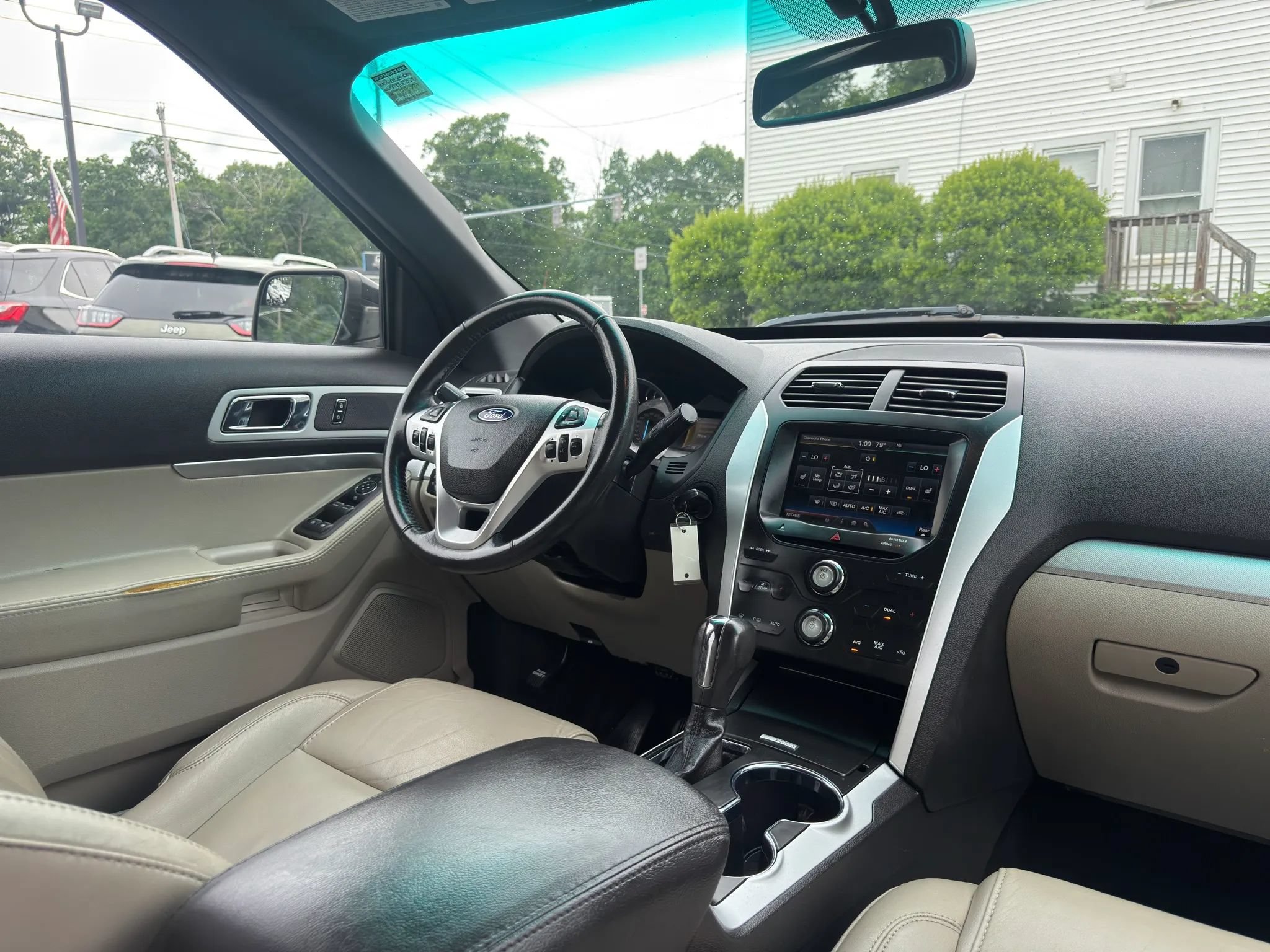 Used 2015 Ford Explorer XLT w/ Equipment Group 202A AWD/4WD image 31