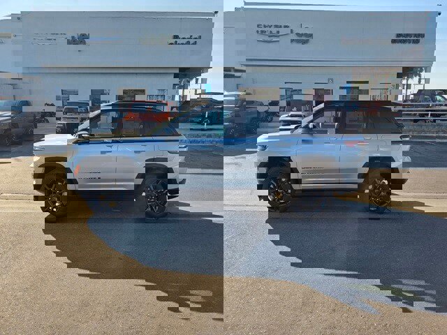 New 2025 Jeep Grand Cherokee Limited image 4