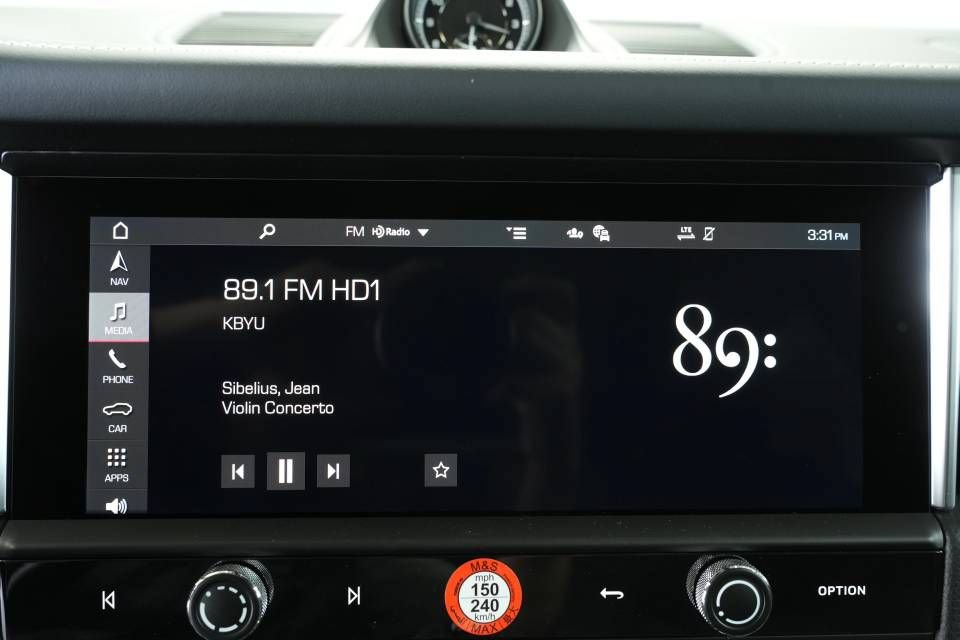 Certified 2025 Porsche Macan AWD/4WD image 18