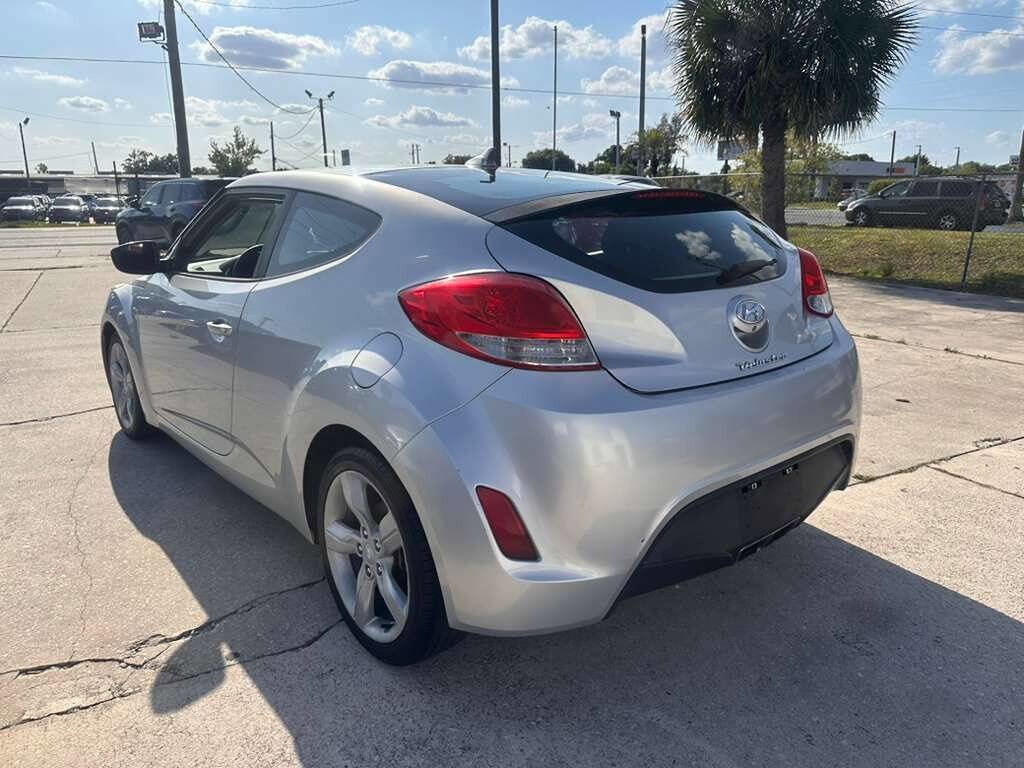 Used 2015 Hyundai Veloster FWD image 4