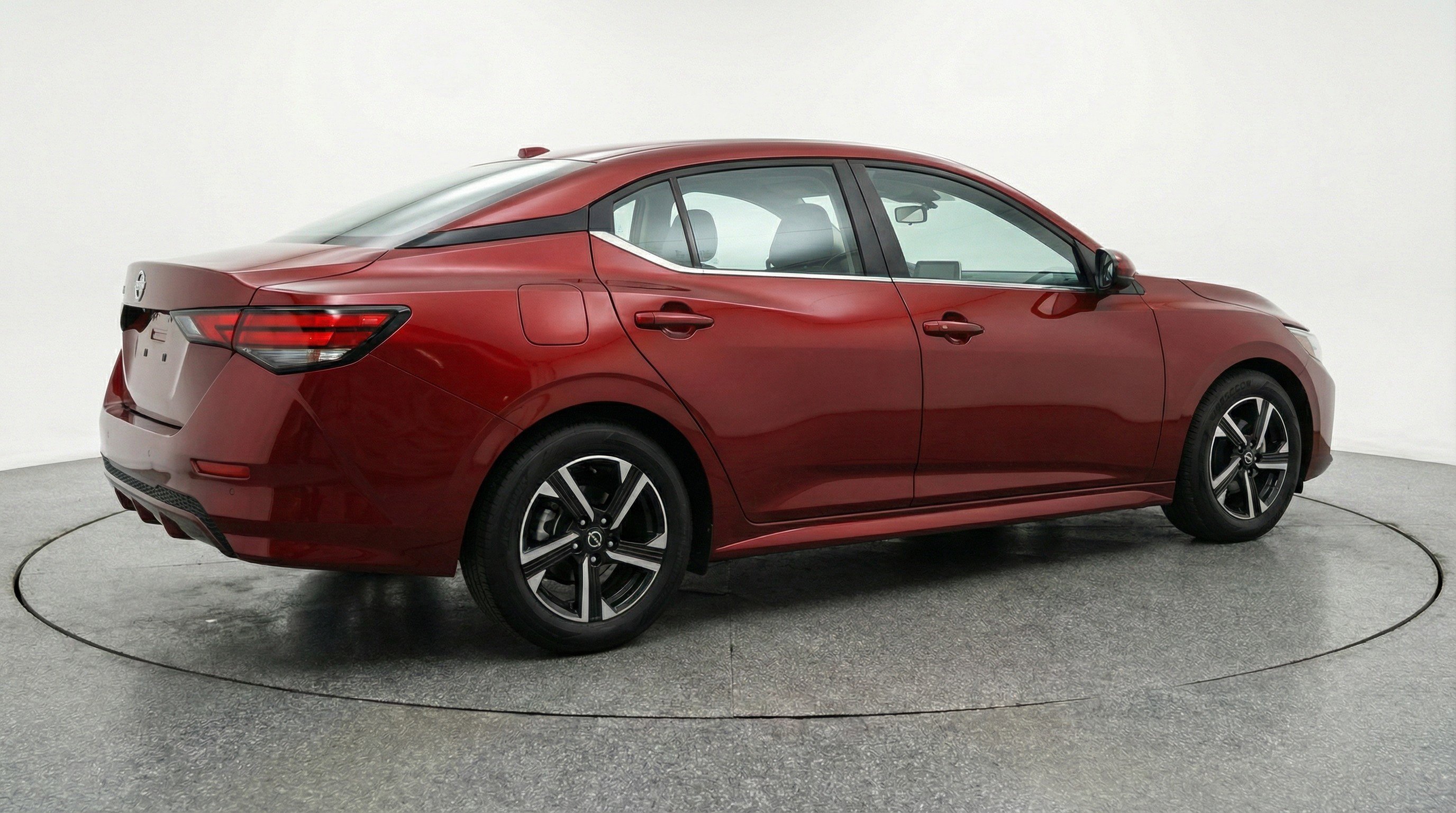 Used 2025 Nissan Sentra SV FWD image 9