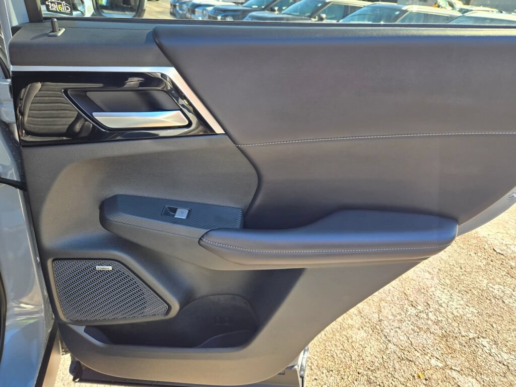 New 2026 Mitsubishi Outlander SE AWD/4WD image 8