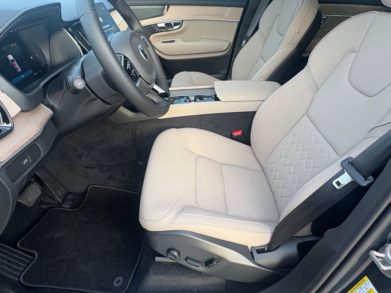 New 2026 Volvo XC90 B6 Plus w/ Protection Package Premier AWD/4WD image 17