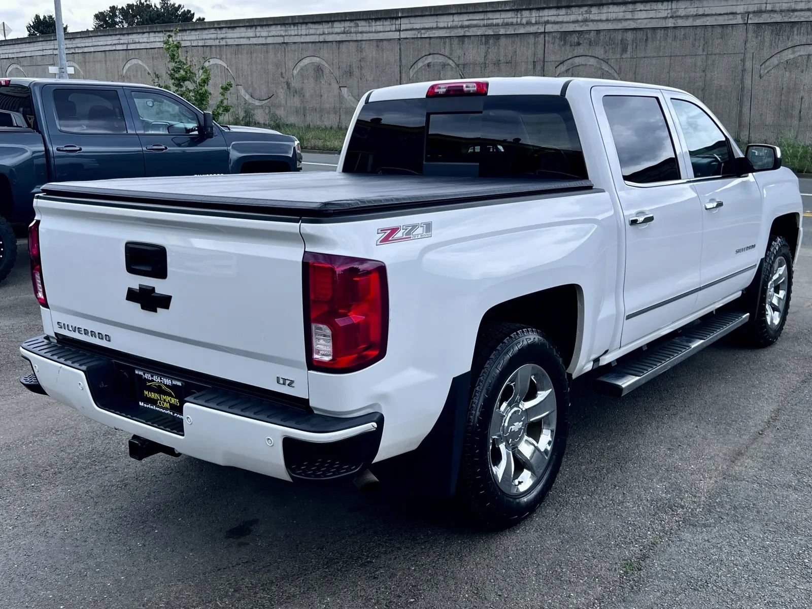 Used 2017 Chevrolet Silverado 1500 LTZ Z71 w/ LTZ Plus Package AWD/4WD image 6