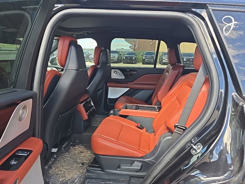 Used 2025 Lincoln Aviator Reserve w/ Equipment Group 201A AWD/4WD image 13
