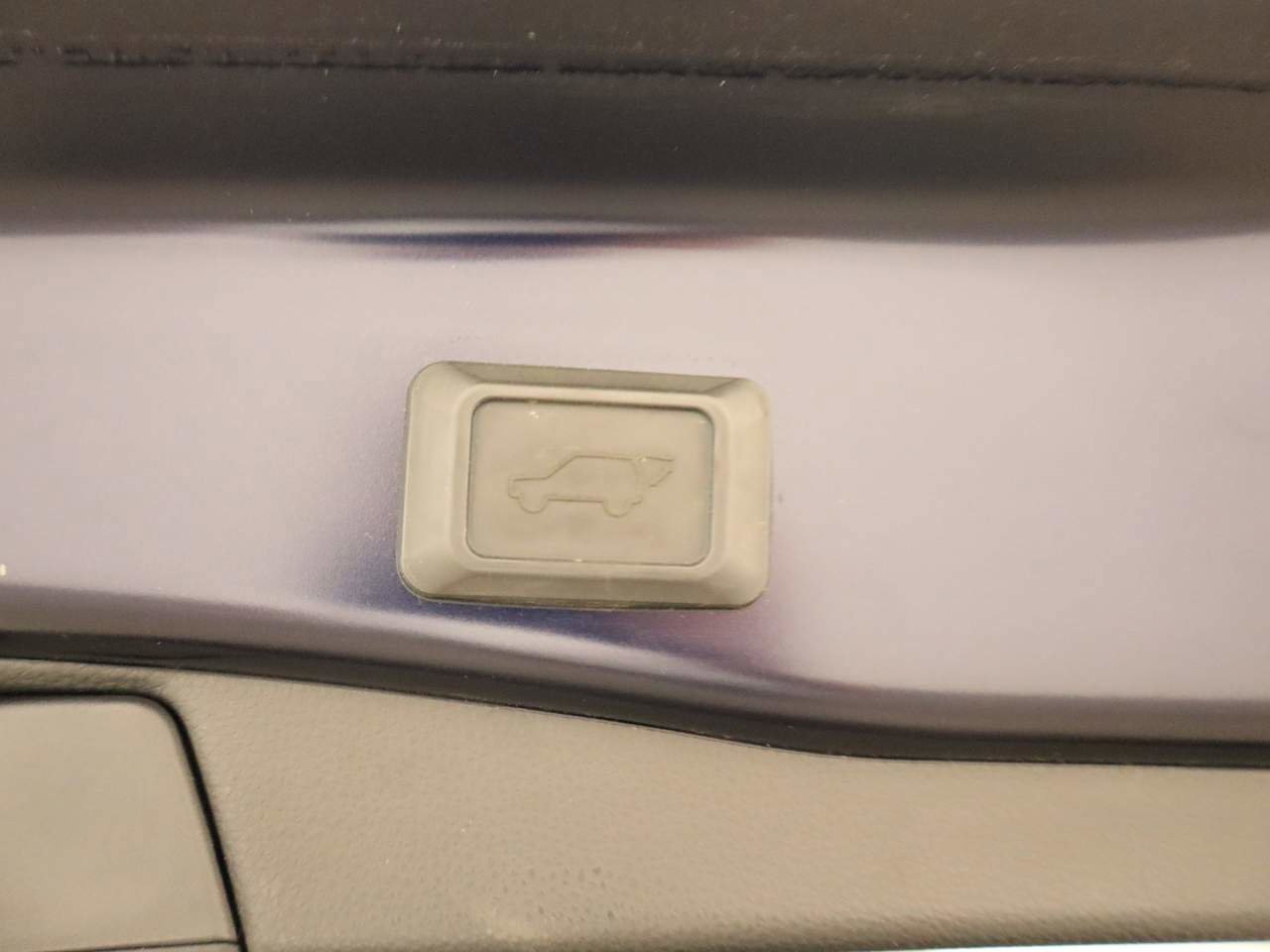 Used 2021 Toyota RAV4 XLE image 19