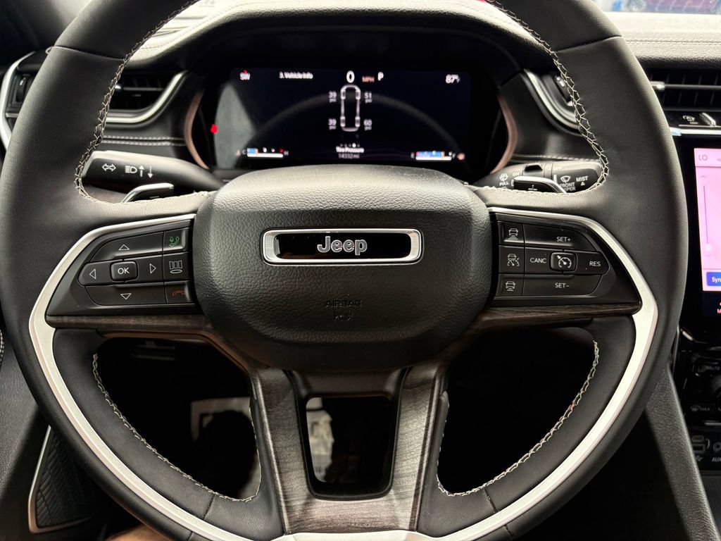 Used 2025 Jeep Grand Cherokee L Limited w/ Luxury Tech Group II AWD/4WD image 20
