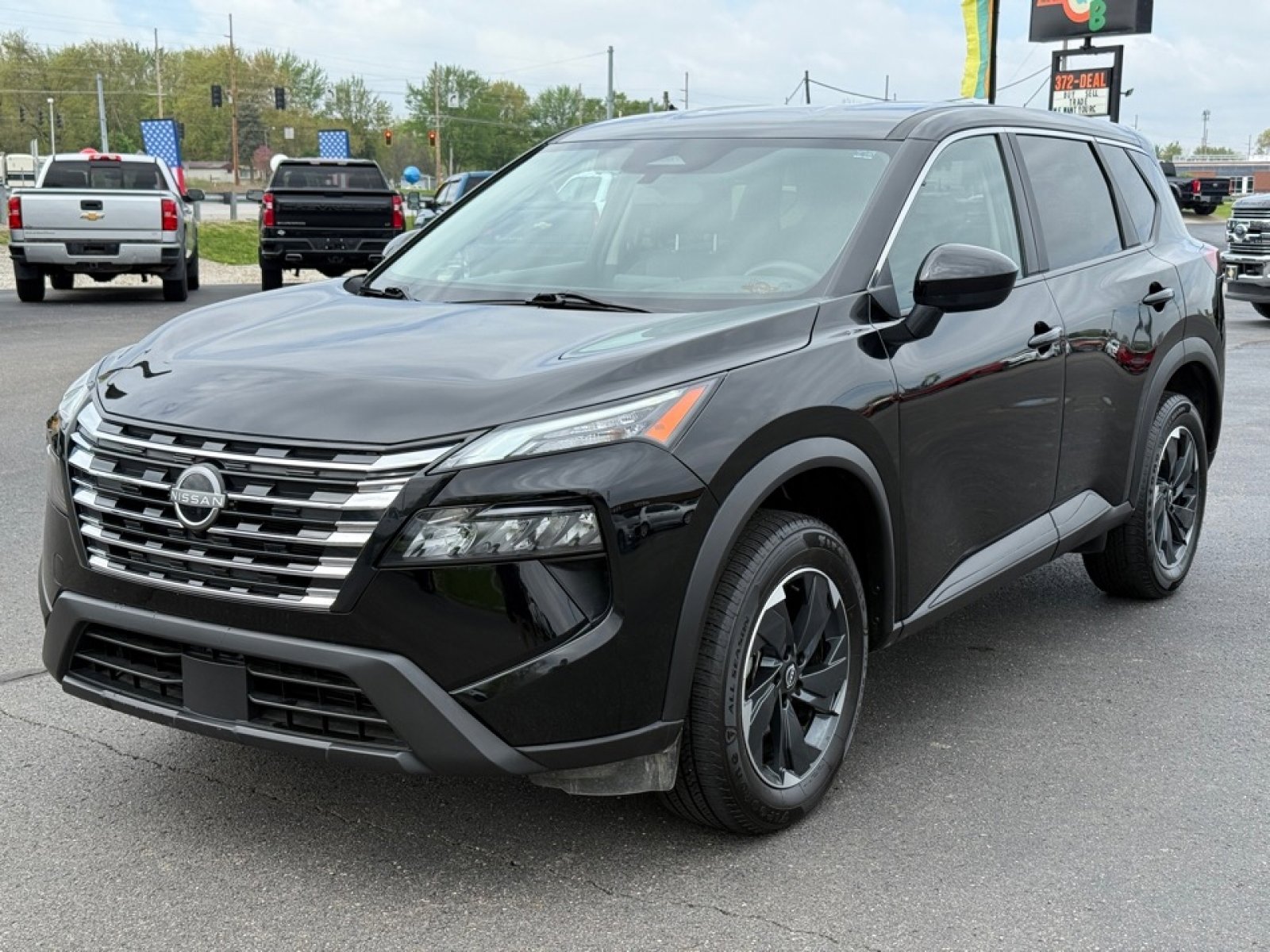 Used 2024 Nissan Rogue SV image 4