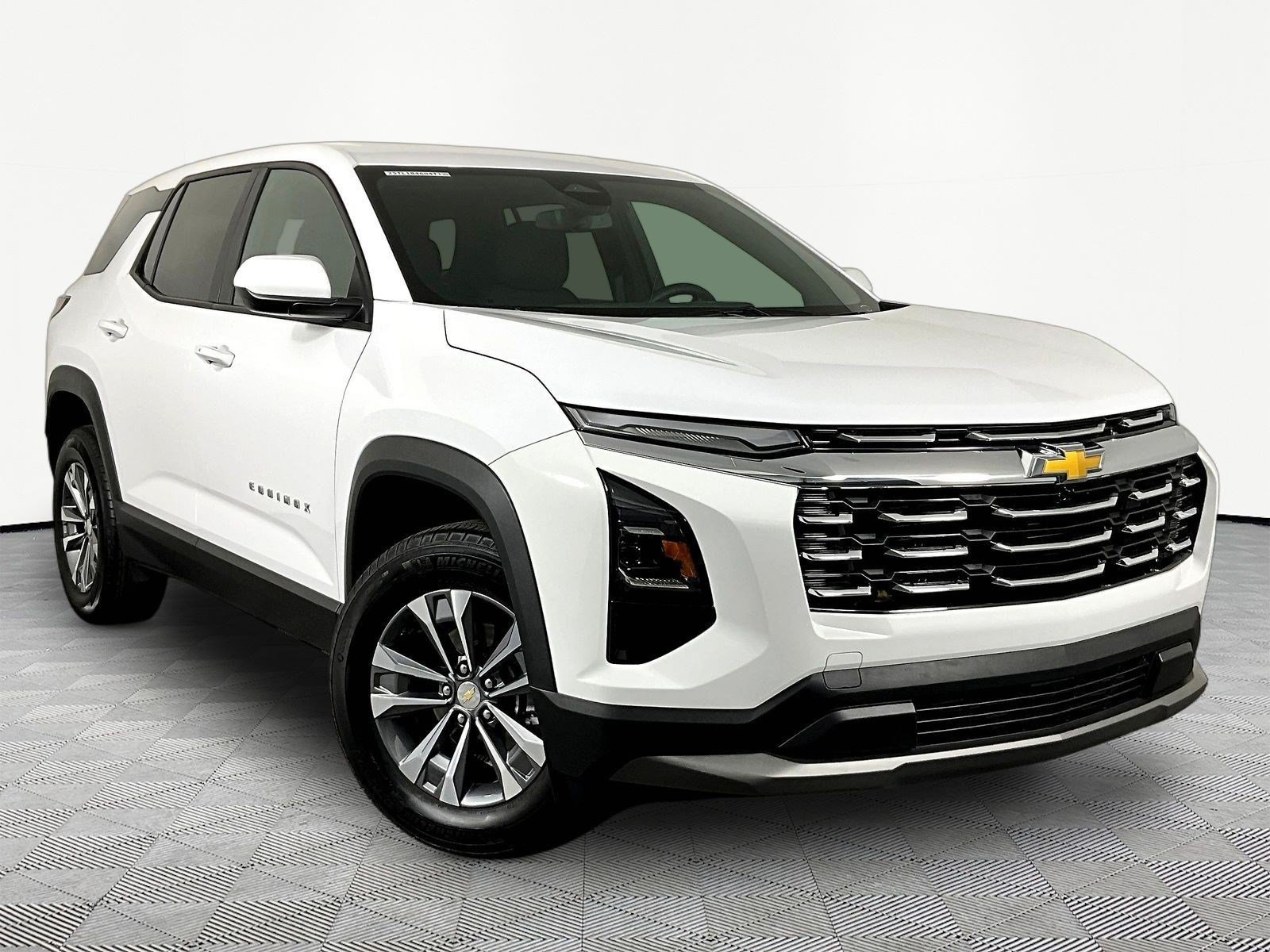 Used 2026 Chevrolet Equinox LT AWD/4WD image 3